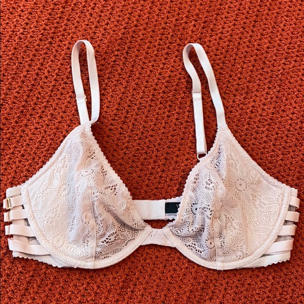 Victoria’s Secret 34C unlined push-up lace bra